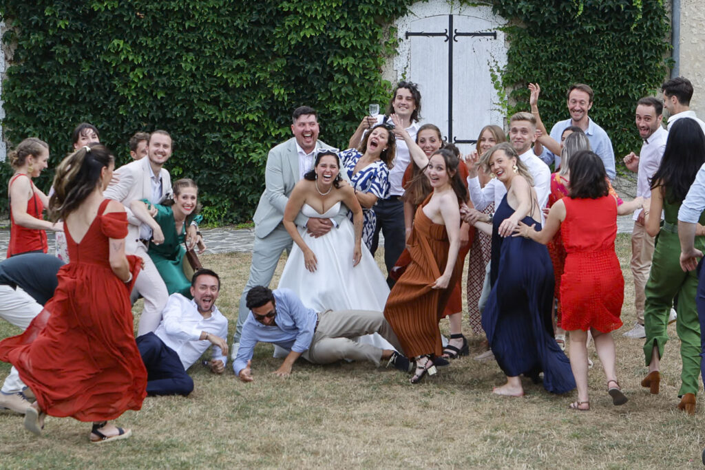Photo de Groupe avec les amis en pleine euphorie après la cérémonie
