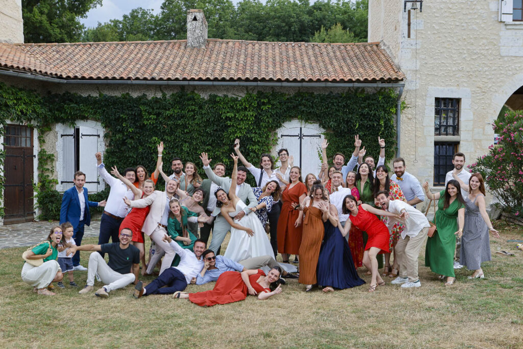 Photo de Groupe avec les amis en pleine euphorie après la cérémonie