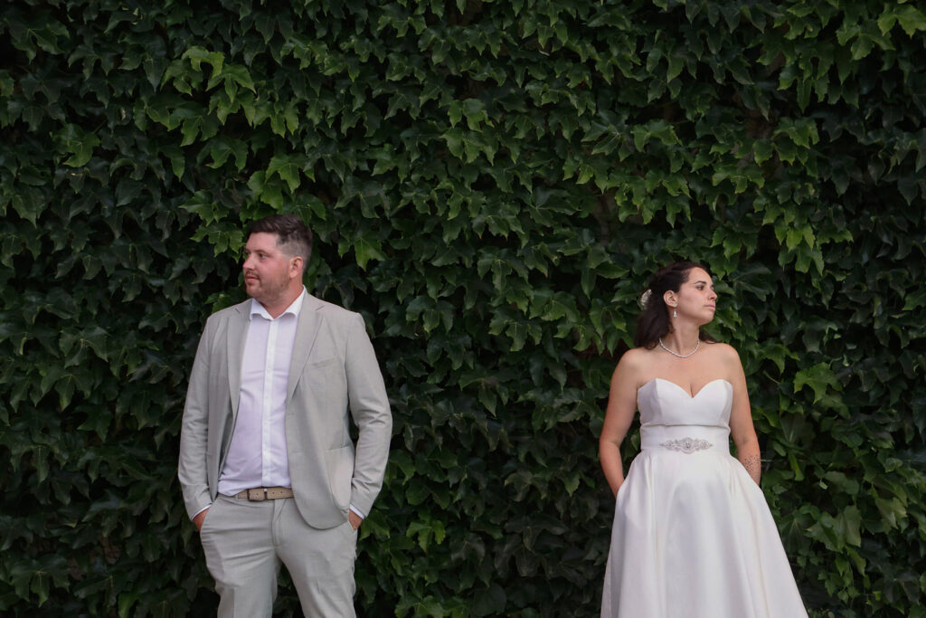 Photo de couple posée en fin de journée